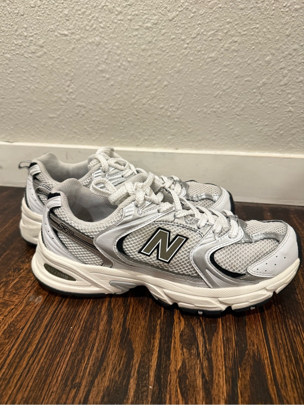 New Balance 530 MR530FDO White Silver Dad Sneakers Size 8 Men / 9.5 Women - Picture 1 of 8